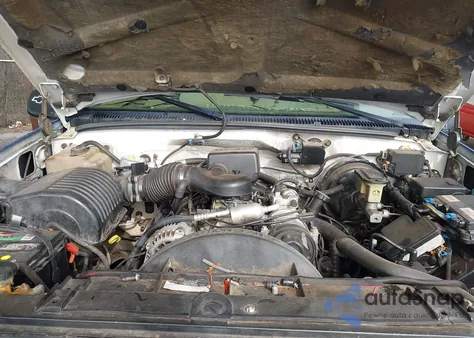 1998 Chevrolet C1500 Fleetside z USA, uszkodzony, nr VIN 2GCEC19MXW1121737